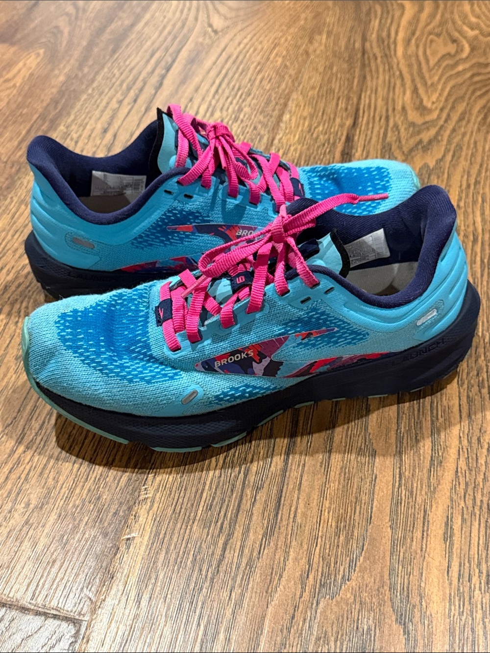 Brooks Women's Turquoise Running Shoes with Pink Laces